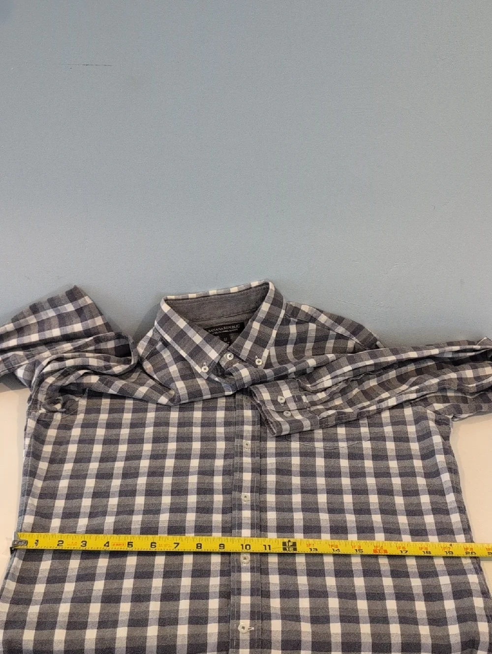 Banana Republic Men's Medium Slim Fit Luxe Flannel Button Down Plaid Shirt